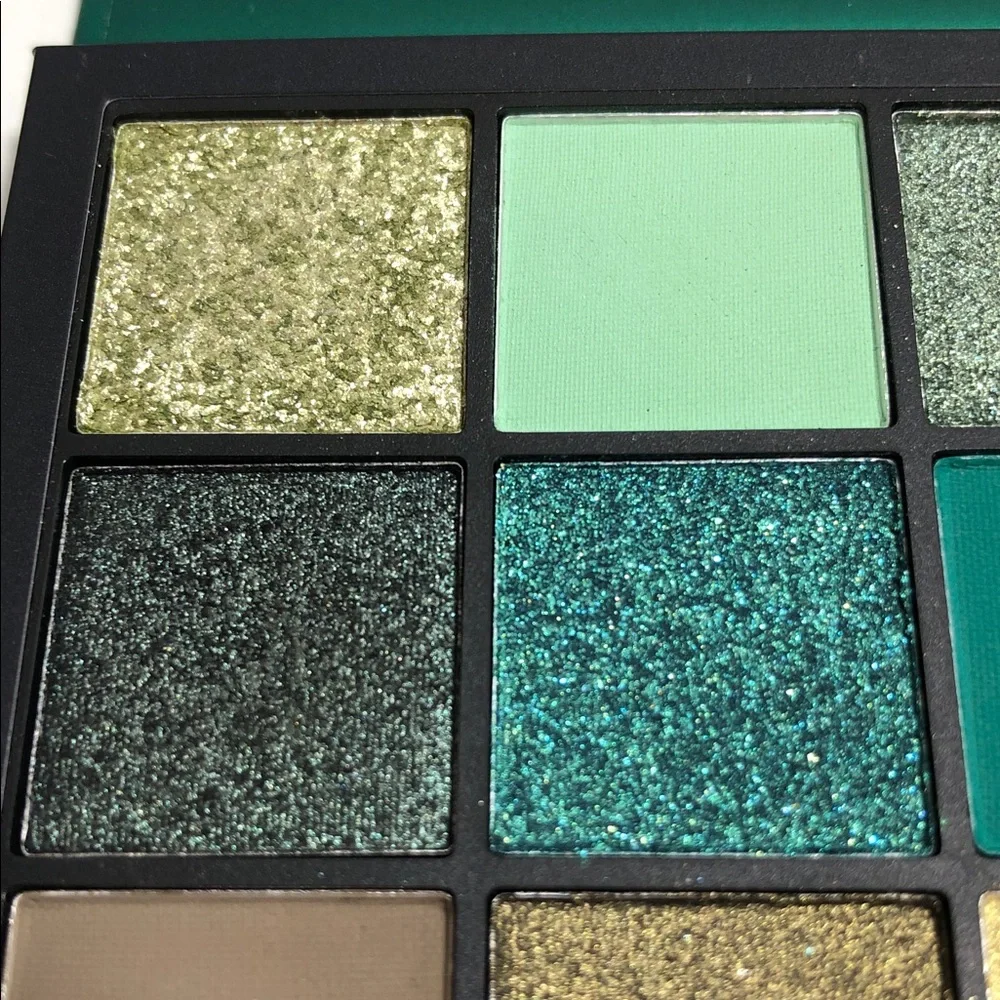 HUDA BEAUTY Emerald Obsession Eyeshadow Palette NEW